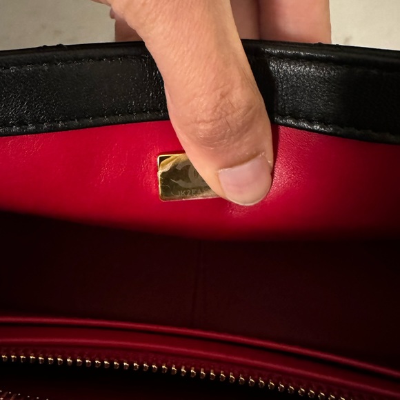 NWT Chanel 23S Camellia adjustable Black Lambskin bag with aged gold hardware - Picture 4 of 12